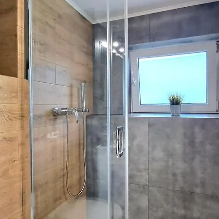 I Na Szkolnej Hotel Zator